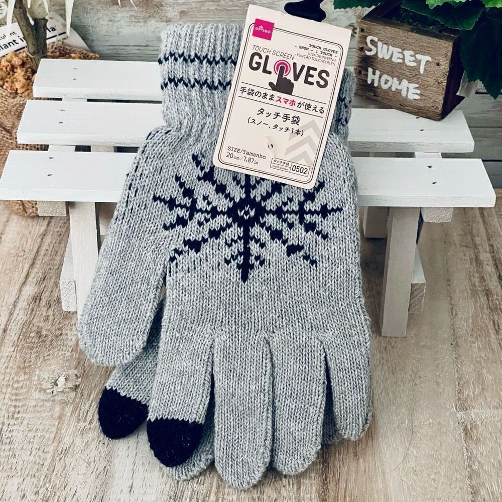 NWT Daiso Digits Touchscreen Touch Screen Grey Adult Snowflakes Warm Knit Gloves